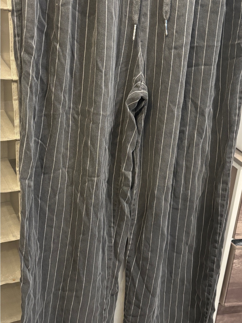 DAVI & DANI Gray Pinstripe Drawstring Joggers - Picture 2 of 4